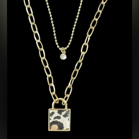 💥2/$24 or 3/$30💥 double layer gold tone  necklace with rhinestone & leopard. NWT - Picture 2 of 6